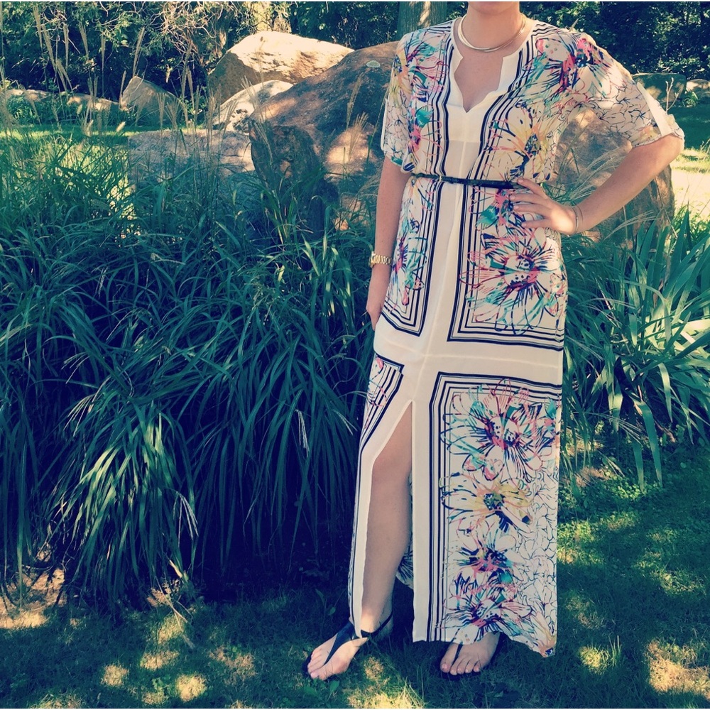 Bcbg maxazaria floral maxi dress size medium, adjustable sleeves w slit in front